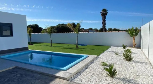 Villa de lujo con piscina privada by ChiclanaDreams, Забронировать Вилла Коттеджи Ново-Санкти-Петри, Коттедж