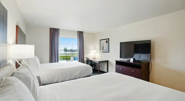 Четырёхместная студия Cobblestone Hotel & Suites-RussellsPoint