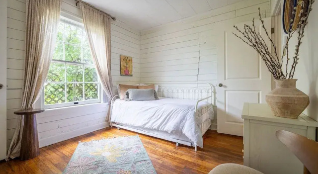 Коттедж Deluxe Rosedale Bungalow