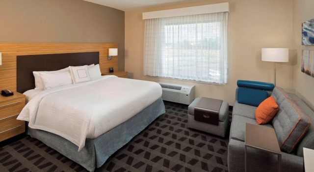 Двухместная студия TownePlace Suites by Marriott Foley at OWA