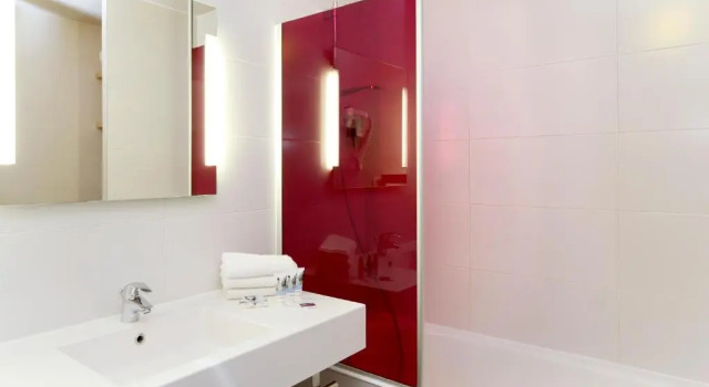 Трёхместный номер Standard с балконом Mercure Saint-Lary