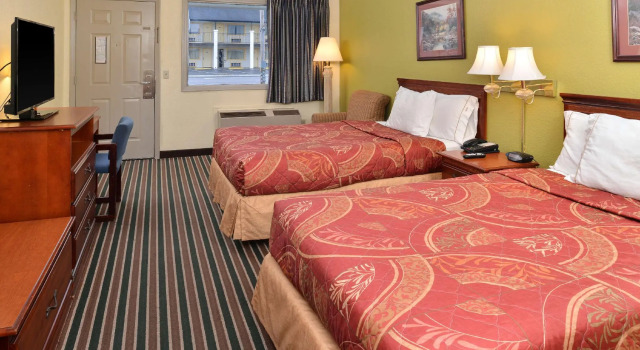 Четырёхместный номер Standard Mountain Inn Dayton