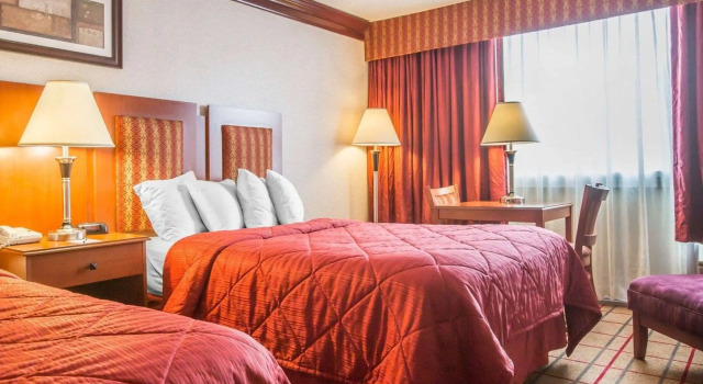 Четырёхместный номер Standard Quality Inn & Conference Center Brattleboro North