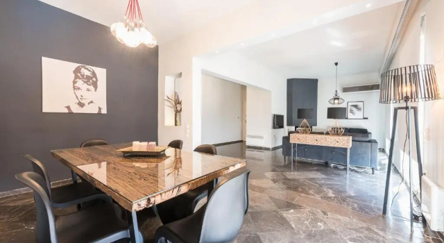 Апартаменты Traveler s Dream 4 Brdm Renovated Penthouse