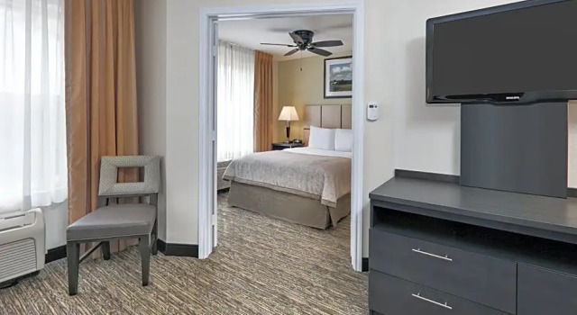 Двухместный люкс Accessible c 1 комнатой Candlewood Suites Market Center by IHG