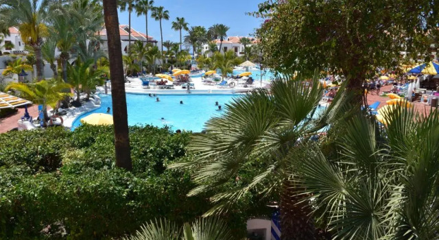 Apartment No 1 only 100 meters to beach, heated pool, wifi, balcony