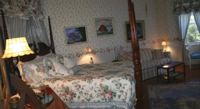 Двухместный номер Standard с видом на бассейн Heron Cay Lakeview Bed & Breakfast