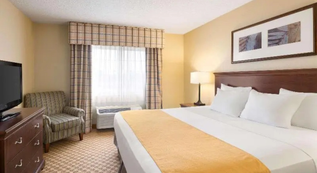 Двухместный люкс Country Inn & Suites by Radisson, Owatonna, MN