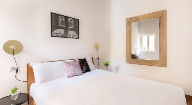 Charming 1BR in Trevi by Sonder, Prenota Hotel Trevi Roma
