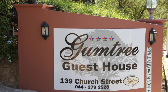 Gumtree Guest House, Забронировать Гостевой дом Отели Оудсхорн с парковкой, рядом с CP Nel Museum, Парковка