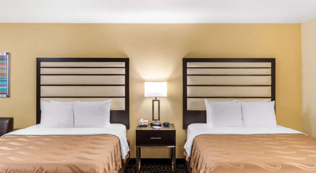 Четырёхместный номер Standard Quality Inn & Suites Capitola By the Sea