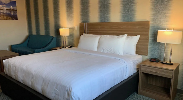 Meridian Inn & Suites Regina Airport