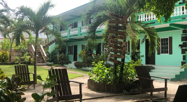 Люкс с видом на сад Belize Budget Suites