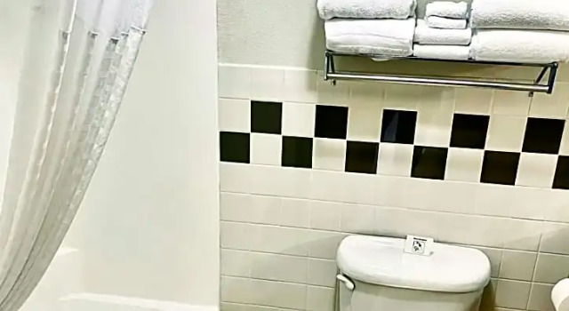 Номер Standard AmericInn by Wyndham Green Bay East