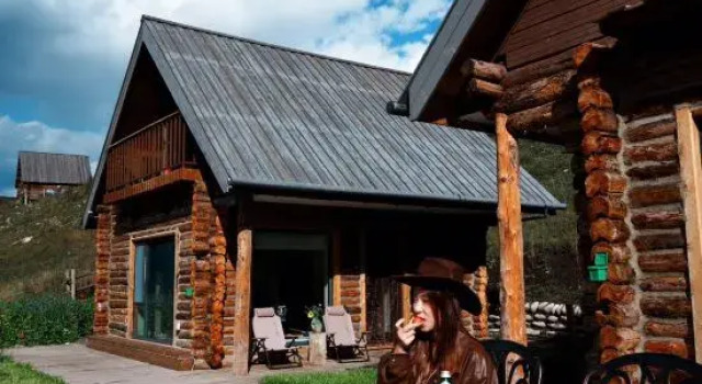 Hemu Xiaonian Yinlishan Homestay, Book Hotel Hom Xinjiang