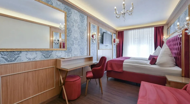 Кровать в общем номере Hotel Ludwigs
