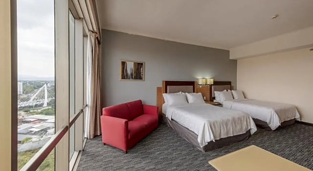 Номер Executive Holiday Inn Guadalajara Select by IHG