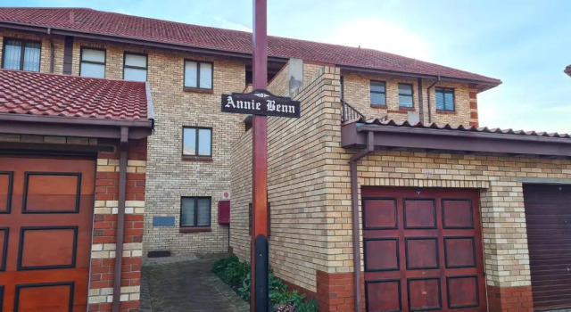 Point Village Accommodation - Annie-Ben 2, Забронировать Отель Отели Mossel с парковкой, Парковка