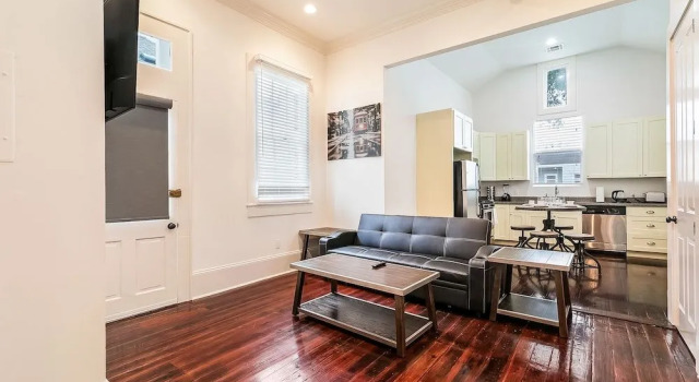 Residences Du Carondelet by Hosteeva, Забронировать Отель Сентрал Сити Новый Орлеан, рядом с Казино Harrah's New Orleans