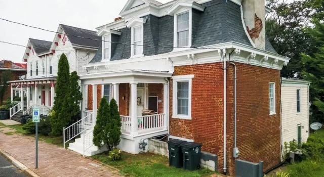 Коттедж Central 4BR Historic Gem Near Colleges