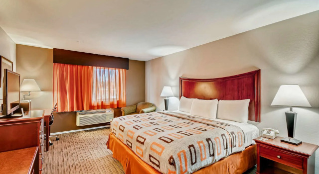 Orangewood Inn and Suites Midtown, Buchen Sie Hotel Hotels in Greater Austin mit Pool, Schwimmbad