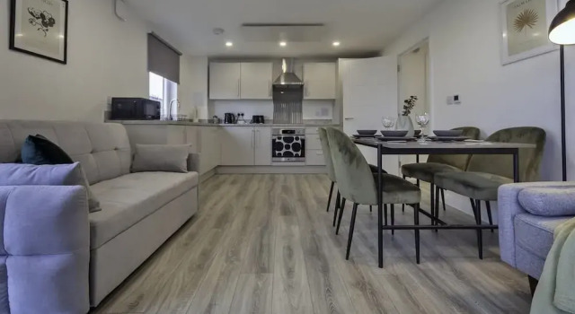 Апартаменты Stylish & Modern Flat 2 Min Walk To Ashford Outlet