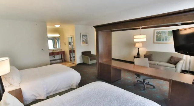Четырёхместная студия Hampton Inn & Suites Middlebury