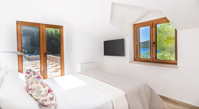 Beachfront Villa Brulupes