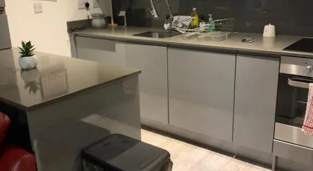 2 bedroom flat in the west end with lovely hosts, Забронировать Отель Отели Glasgow & The Clyde Valley с парковкой, Парковка