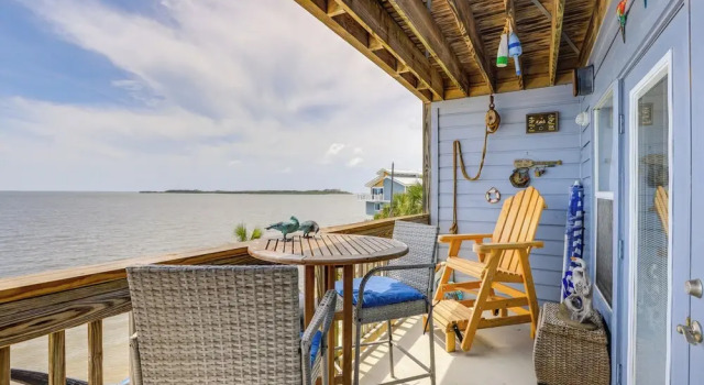 Апартаменты Walkable Beachfront Retreat on Cedar Key!