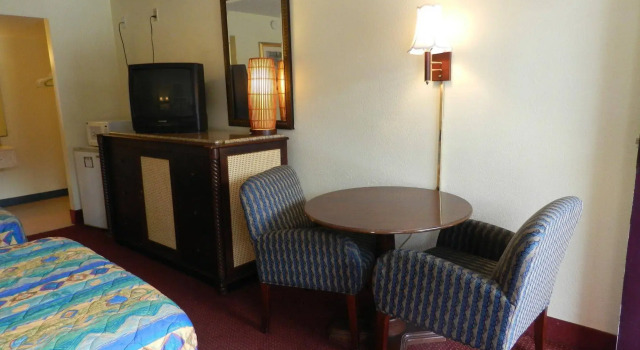 Maple Leaf Inn & Suites