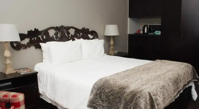 Oaklands inn and Conference Centre, Забронировать Отель «постель и завтрак» Бизнес-отели Йоханнесбург, 4* 5*