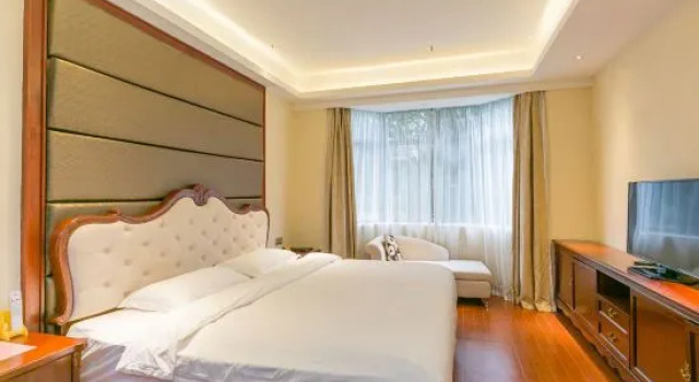 Люкс Deluxe Honghua Hotel (Yichun Wentang)