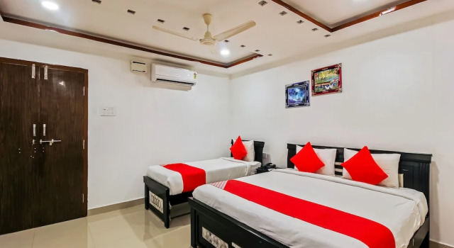 Люкс OYO 13062 Kamala Residency-Inn