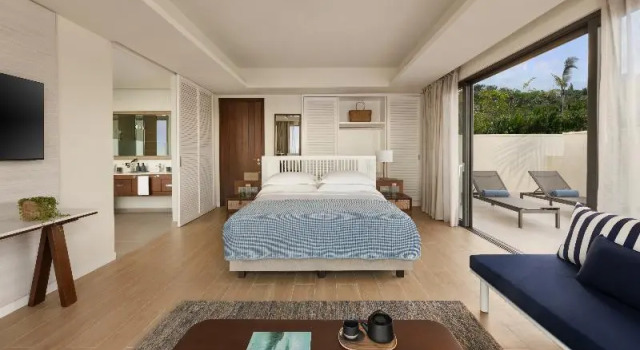 Люкс с балконом и с видом на сад Six Senses La Sagesse