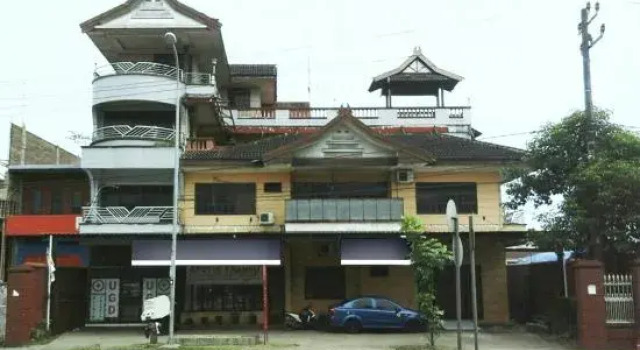 OYO 2703 Hotel Transit 1, Book Hotel Hotels in Sulawesi with Parking, Parking