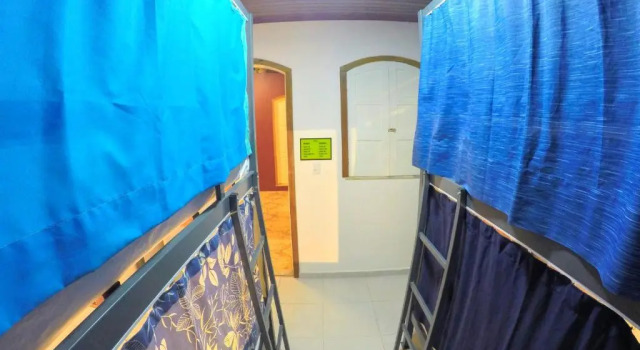 Кровать в общем номере Local Hostel Figueiredo