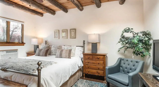 Old Santa Fe Trail - Walk Everywhere, Kiva Fireplace, Amazing Natural Light, Varaa Lomakoti Santa Fe New Mexico