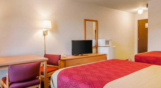 Четырёхместный номер Standard High Desert Inn
