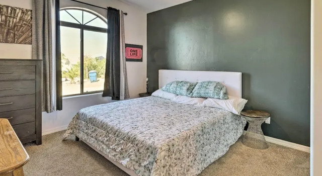 Chic Home in Lake Havasu w/ Fire Pit & Patio