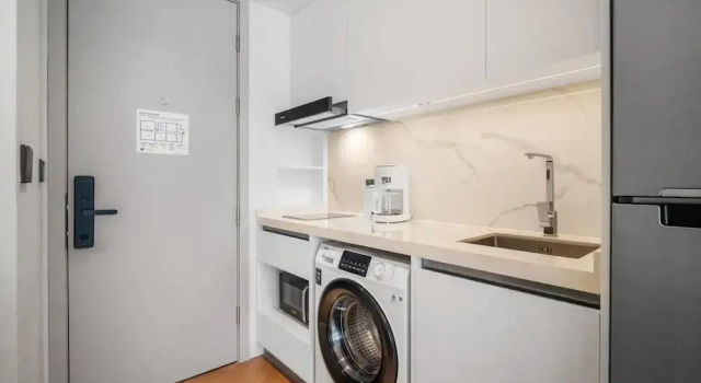Beachfront A110 Luxury Pool Access Studio