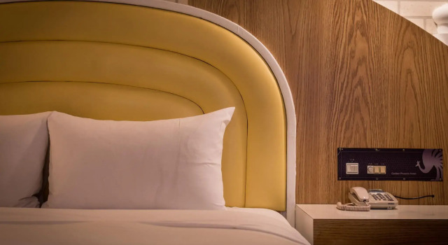 Полулюкс Golden Phoenix Hotel