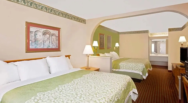 Номер Deluxe Days Inn & Suites by Wyndham Starkville