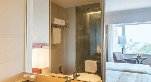 Номер Standard Equatorial Ho Chi Minh City