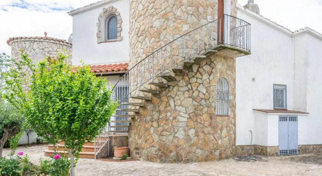 Вилла Empurialola -Encantadora Casa con jardin cerca del centro -142