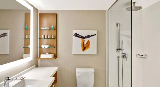 Четырёхместный номер Deluxe Delta Hotels by Marriott Calgary Downtown