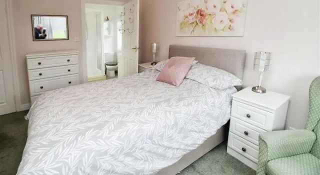 2BR Home/garden/patio/city Access/6 Guests, Varaa Lomakoti Mökit kohteessa Merseyside, Mökki