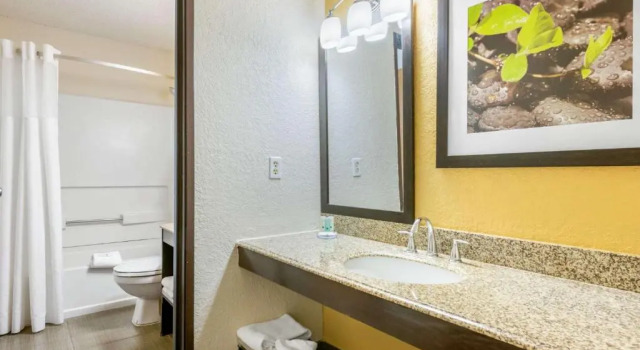 Люкс Superior Quality Inn & Suites Leesburg Chain of Lakes