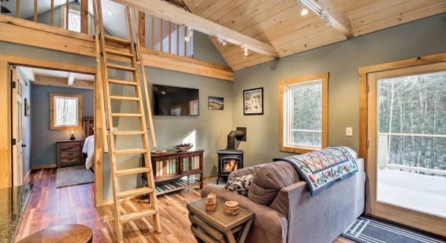 Newly Built Cabin w/ Hot Tub - 16 Mi to Stowe Mtn!, Book Hotel Morrisville Vermont