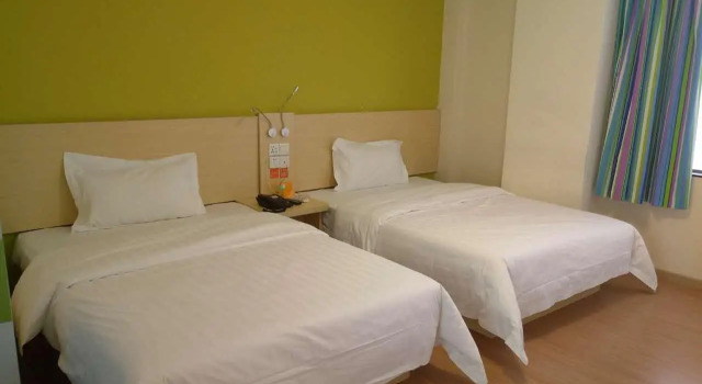 Двухместный номер Standard 7Days Inn Panyu Square Shilian Road Branch